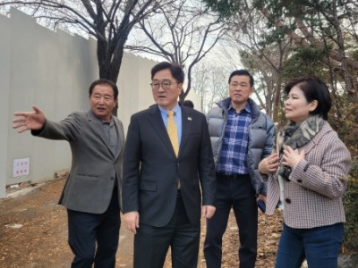노원구의장과 우원식 국회의장, 본격 철거 앞둔 ‘백사마을’현장 찾아