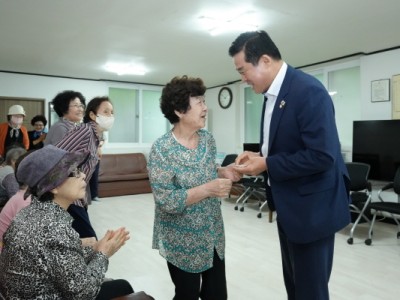 손영준 노원구의장, 연일 폭염에 어르신 건강 살피기 위해 경로당 찾아