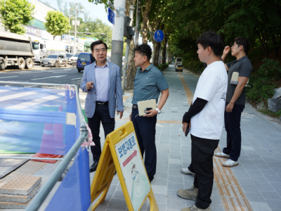 “무더위 속 안전공사 시행 당부”, 유웅상 노원구의원 노원로 보도 정비공사 현장 점검